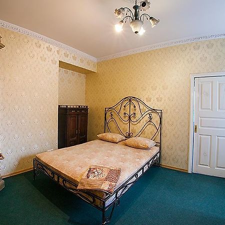 Historic Apartment Near Rynor Square Львов Экстерьер фото