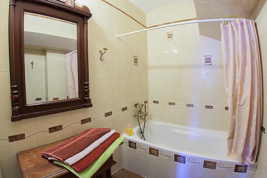 Historic Apartment Near Rynor Square Львов Экстерьер фото